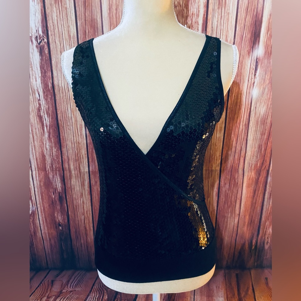 Women’s Medium Tank Top Geri C New York Black Sequin Front V Neck Wrap Look Soft